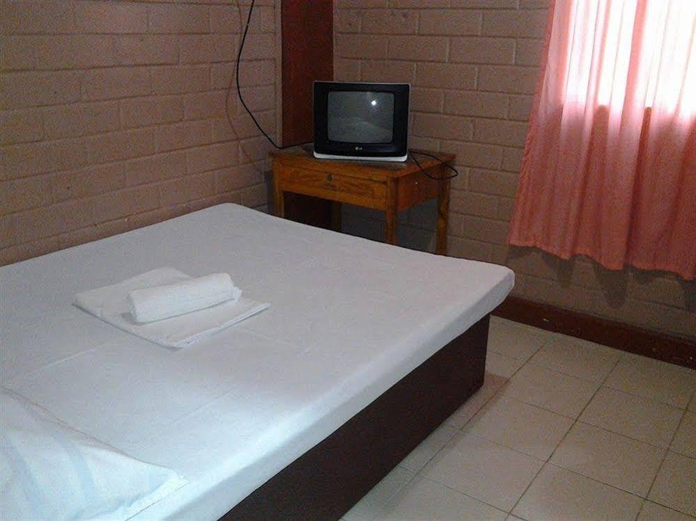 Reddoorz At La Maria Pension And Tourist Inn Cebu Exterior photo