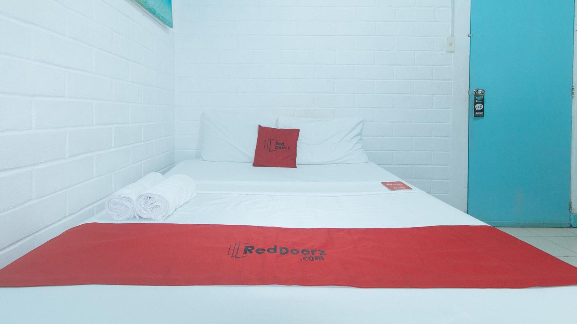 Reddoorz At La Maria Pension And Tourist Inn Cebu Exterior photo