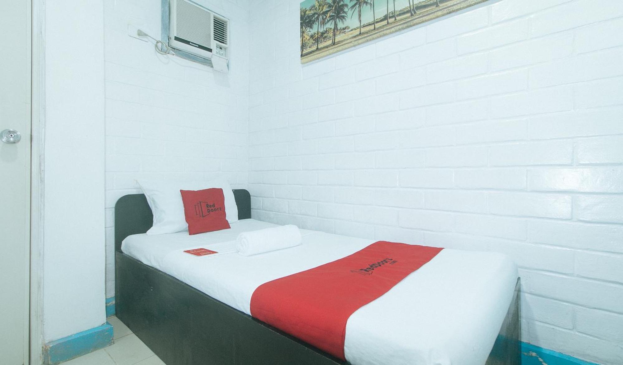 Reddoorz At La Maria Pension And Tourist Inn Cebu Exterior photo
