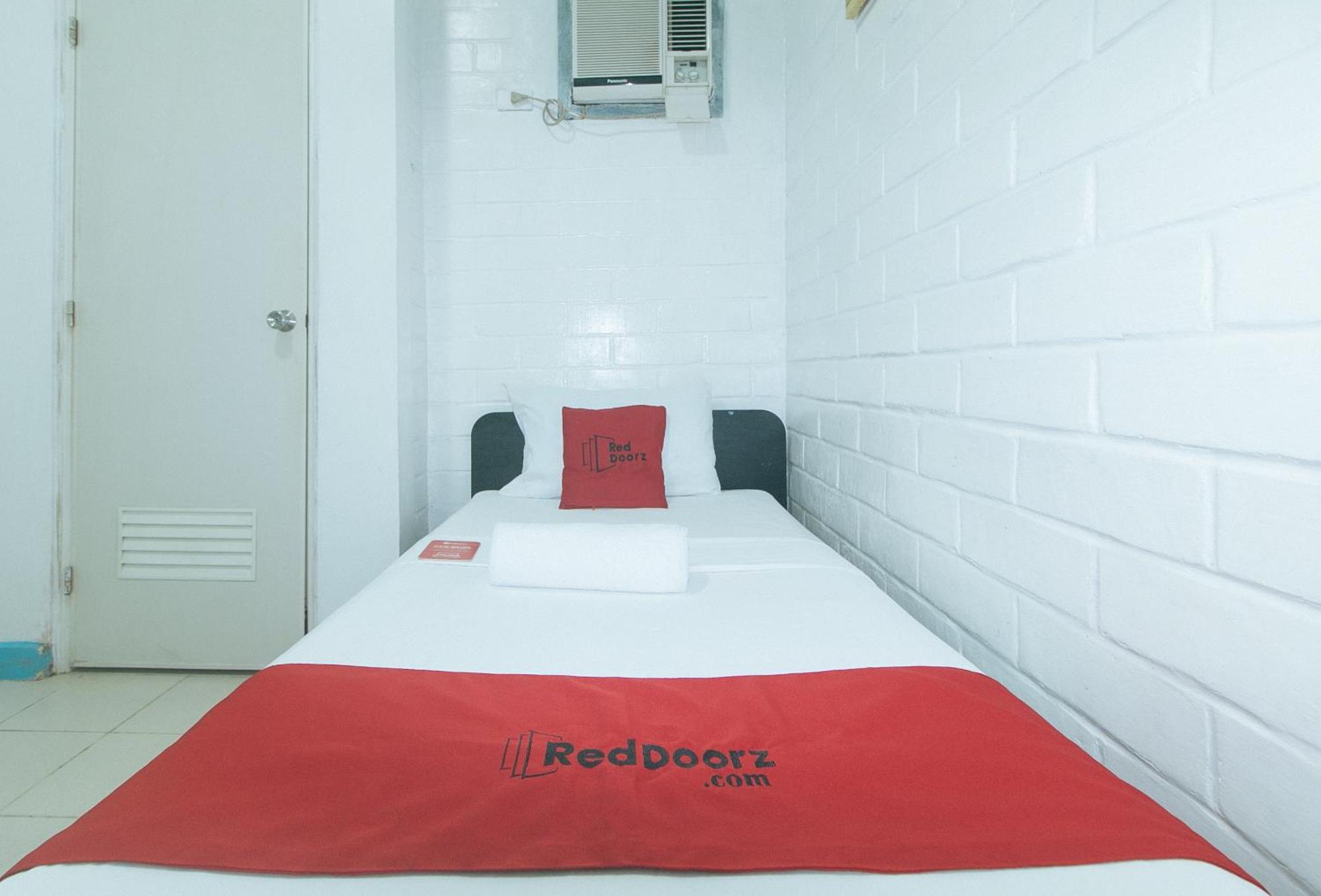 Reddoorz At La Maria Pension And Tourist Inn Cebu Exterior photo